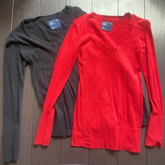 American Eagle women’s red & black scoop neck sweaters 2 pack size Small - Picture 1 of 9